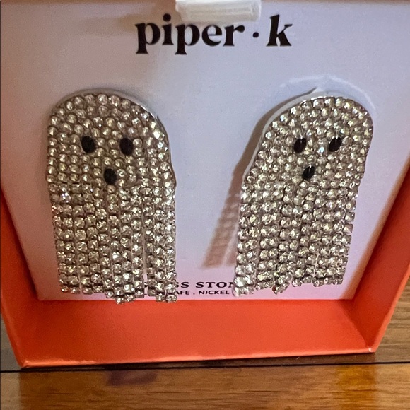 Piper K | Glittery Ghosts 👻 - Picture 8 of 8